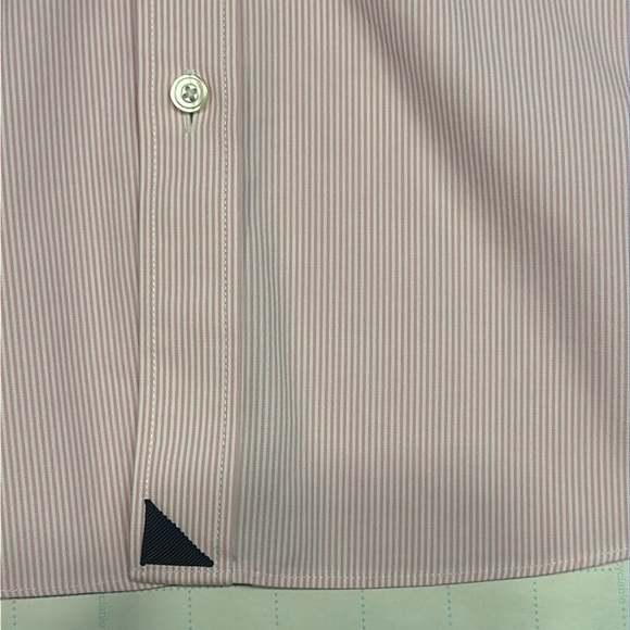 UNTUCKit Large Wrinkle Free Button Down Shirt - Picture 5 of 5